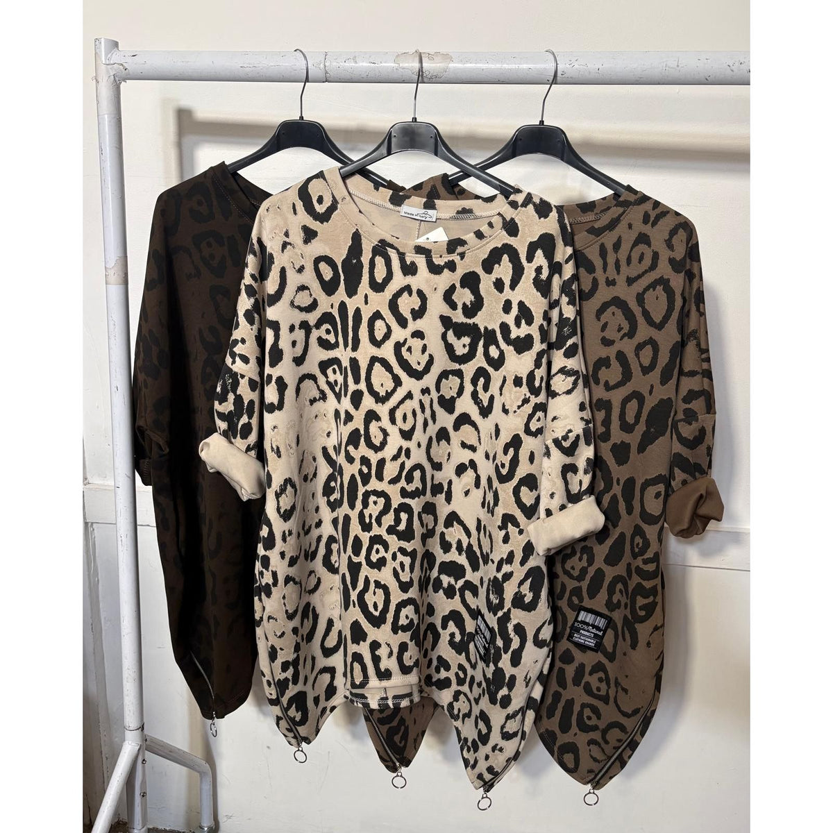 Lightweight Scuba Leopard Print Zip Hem Top